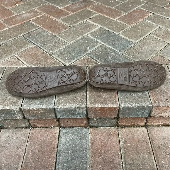 UGG brown suede mocassins - Picture 12 of 12